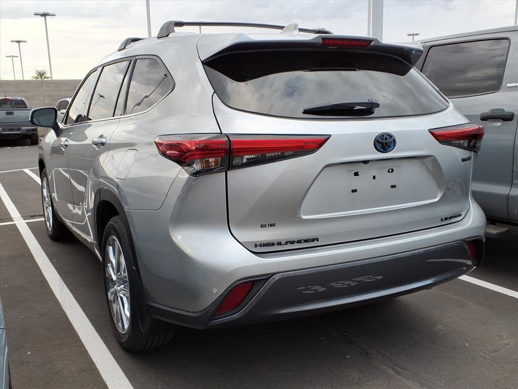 2023 Toyota Highlander Hybrid Limited photo 4