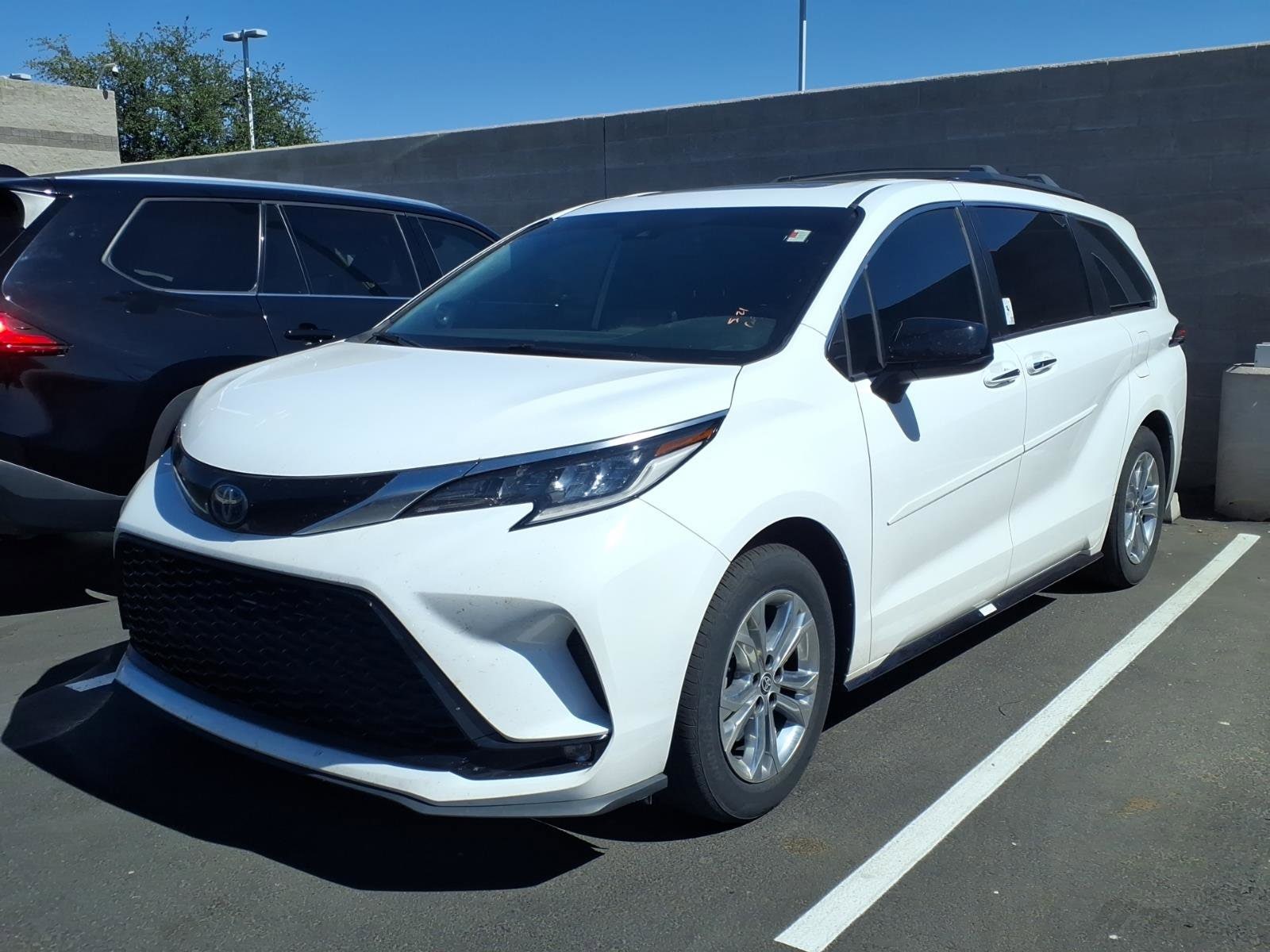 2022 Toyota Sienna XSE 7-Passenger Hybrid AWD's photo
