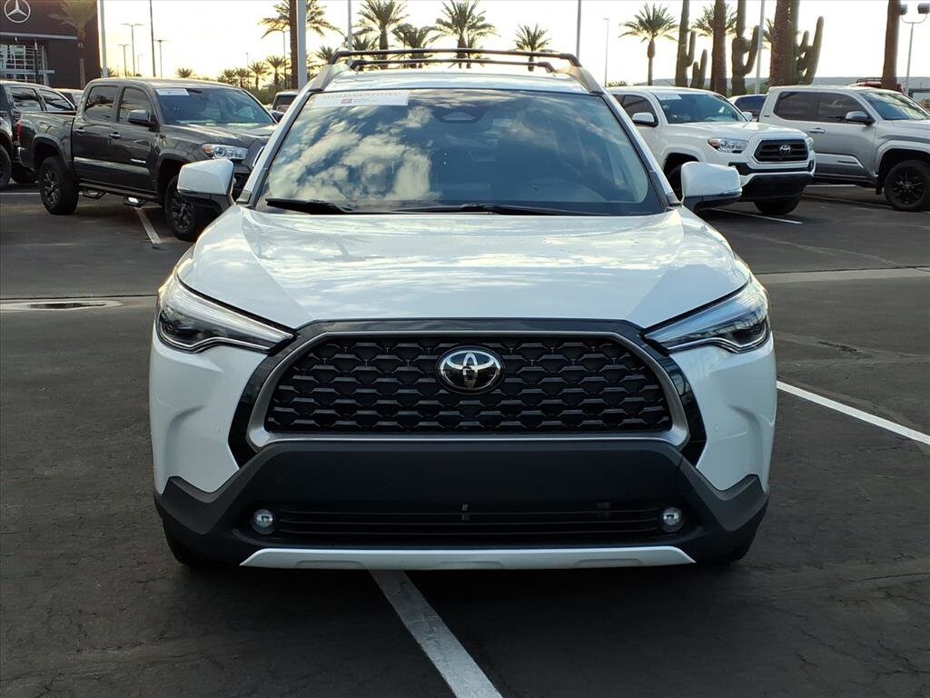 2024 Toyota Corolla Cross XLE photo 2