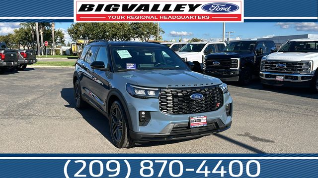2025 Ford Explorer ST's photo