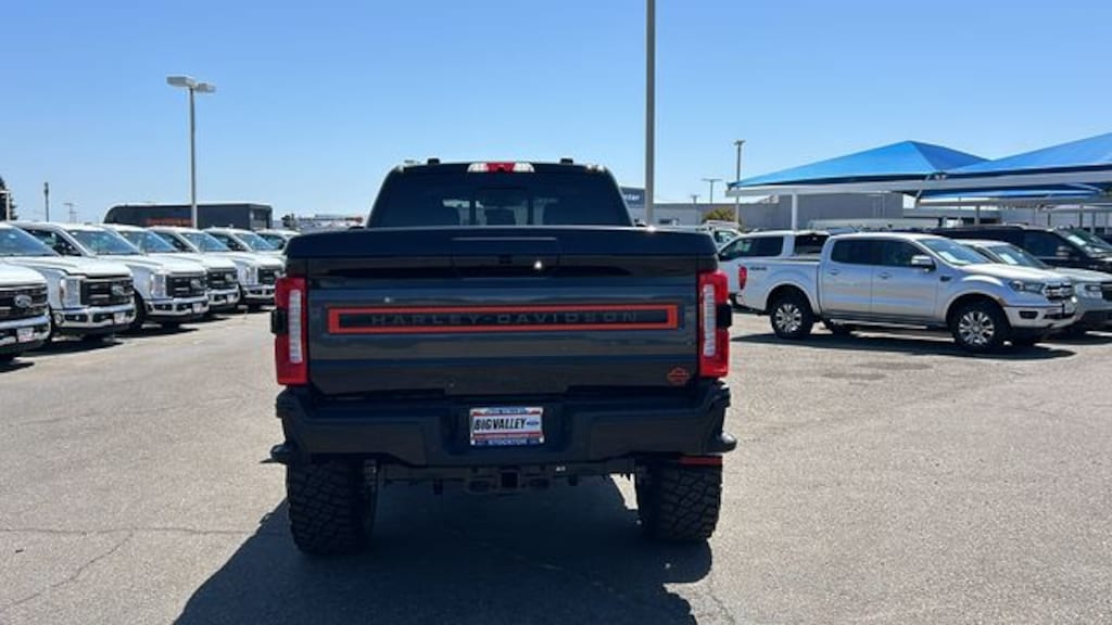 New 2025 Ford F-250SD Lariat Truck