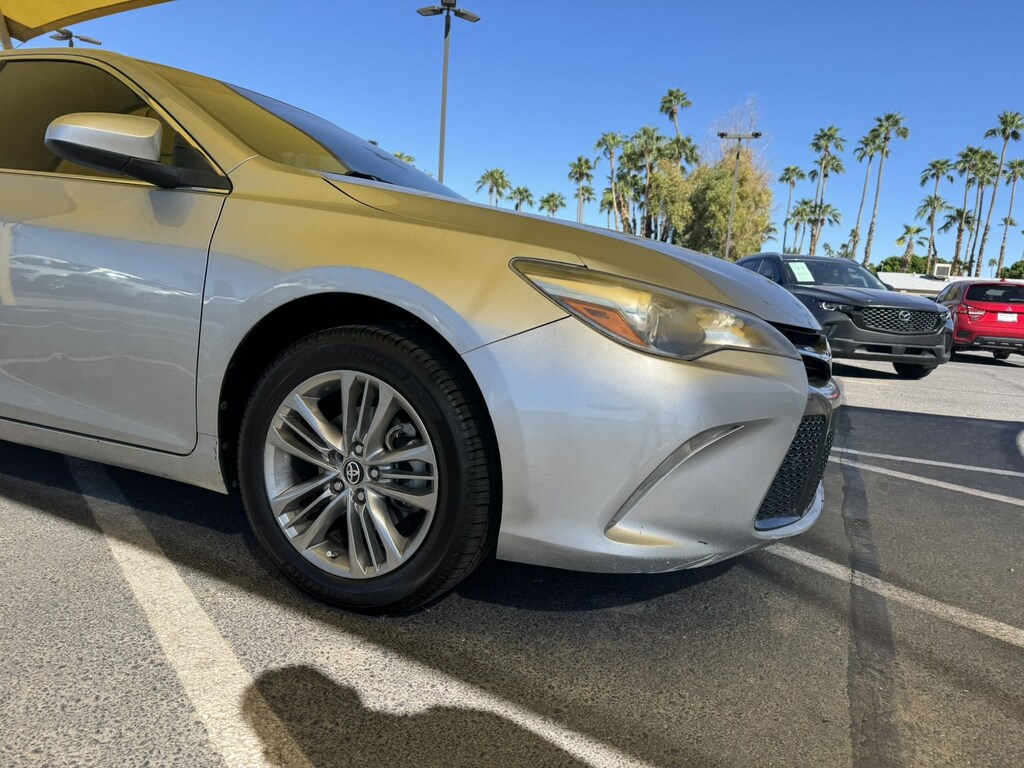 Used 2017 Toyota Camry SE Sedan