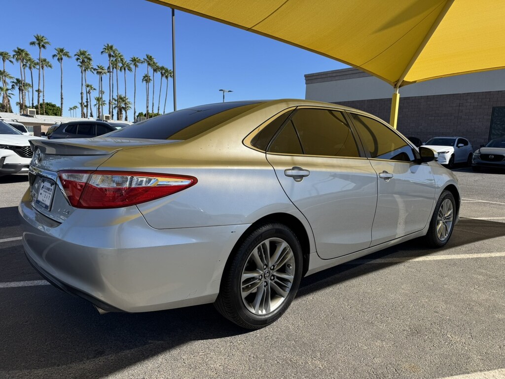 Used 2017 Toyota Camry SE Sedan