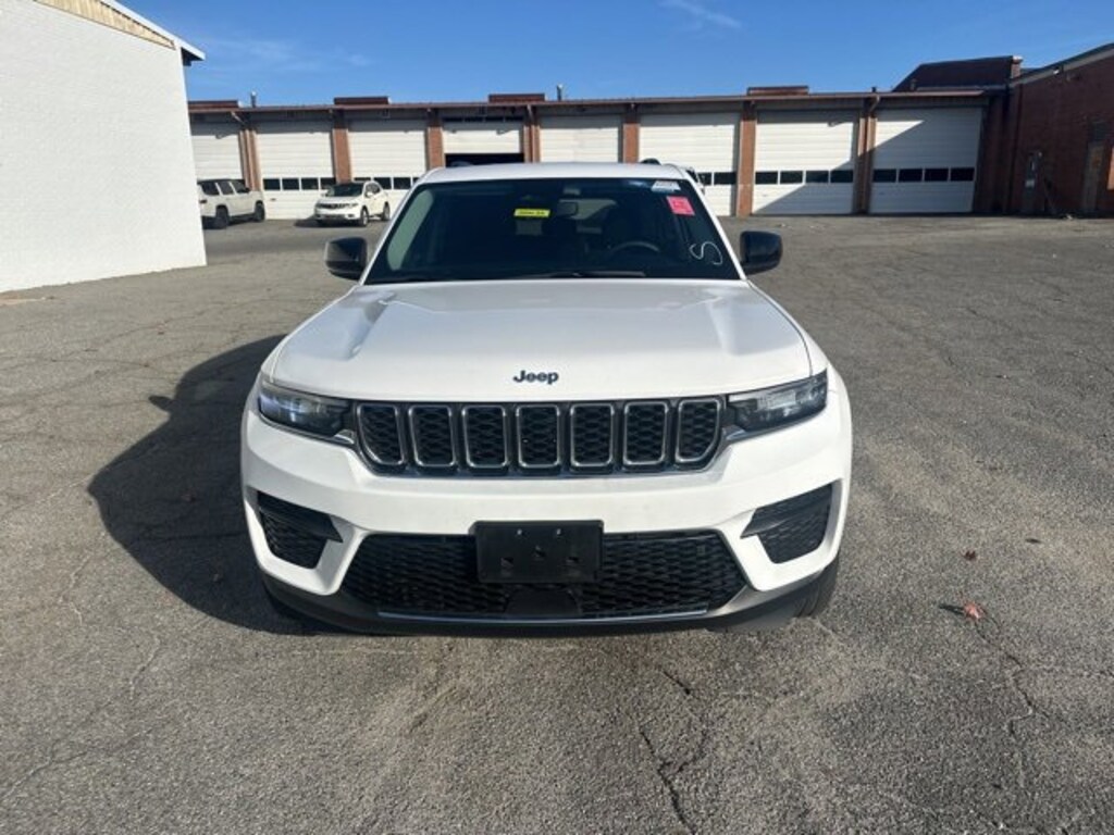 Used 2024 Jeep Grand Cherokee Laredo SUV