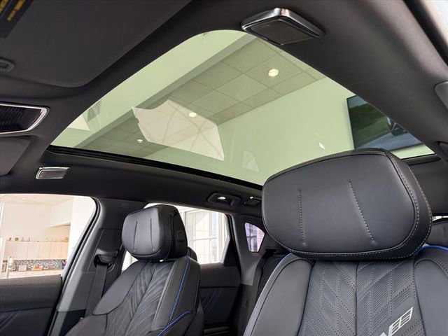 2026 Cadillac OPTIQ V-Series - Photo 8