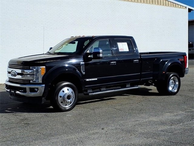 2017 Ford F-450 Super Duty Lariat's photo