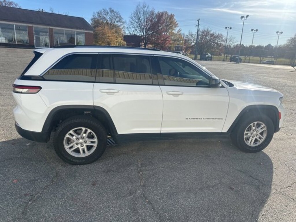 Used 2024 Jeep Grand Cherokee Laredo SUV