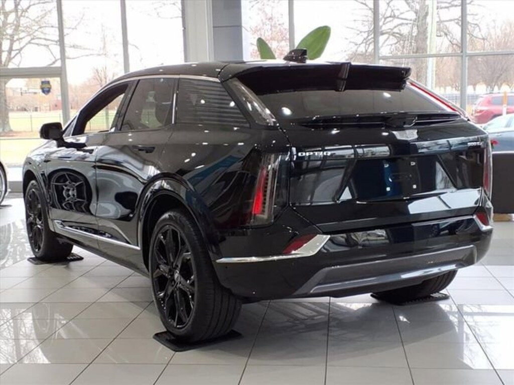 New 2025 CADILLAC OPTIQ Luxury w/1SC SUV