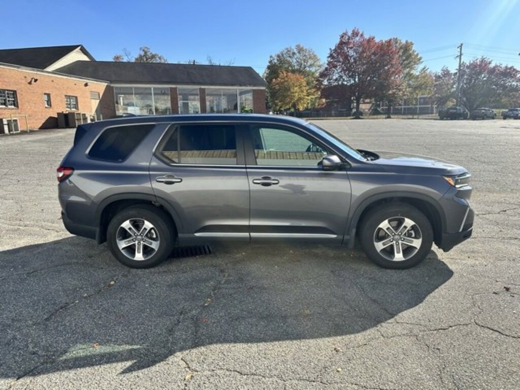 Used 2025 Honda Pilot SUV