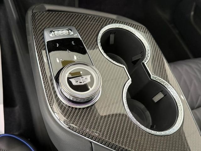 2026 Cadillac OPTIQ V-Series - Photo 12