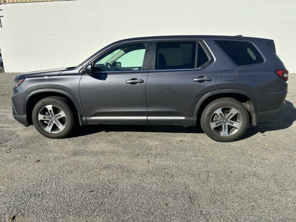 Used 2025 Honda Pilot SUV