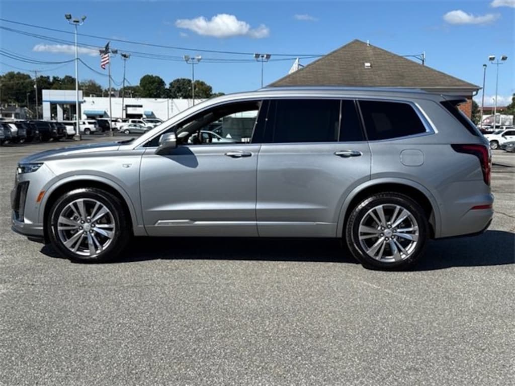 New 2025 CADILLAC XT6 Premium Luxury SUV