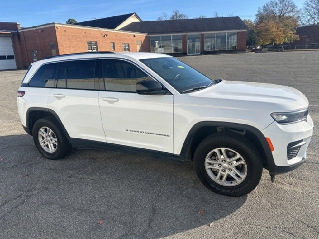 Used 2024 Jeep Grand Cherokee Laredo SUV