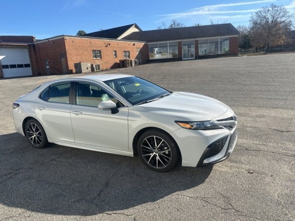 Used 2023 Toyota Camry SE Sedan
