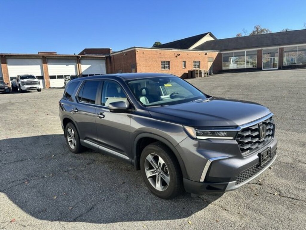 Used 2025 Honda Pilot SUV