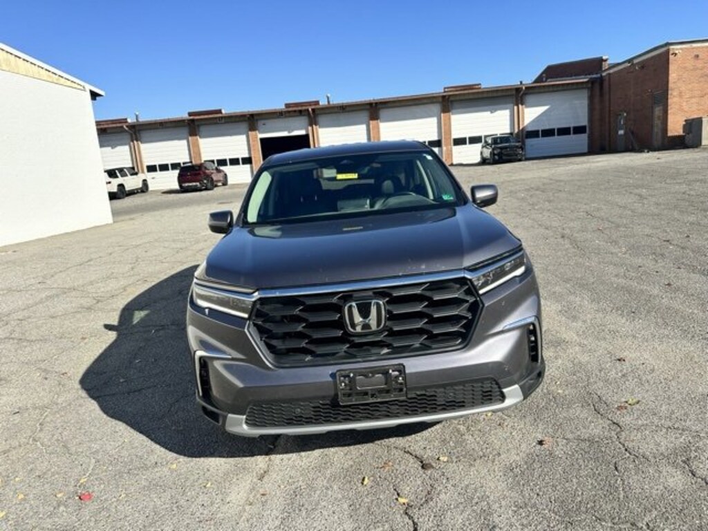 Used 2025 Honda Pilot SUV