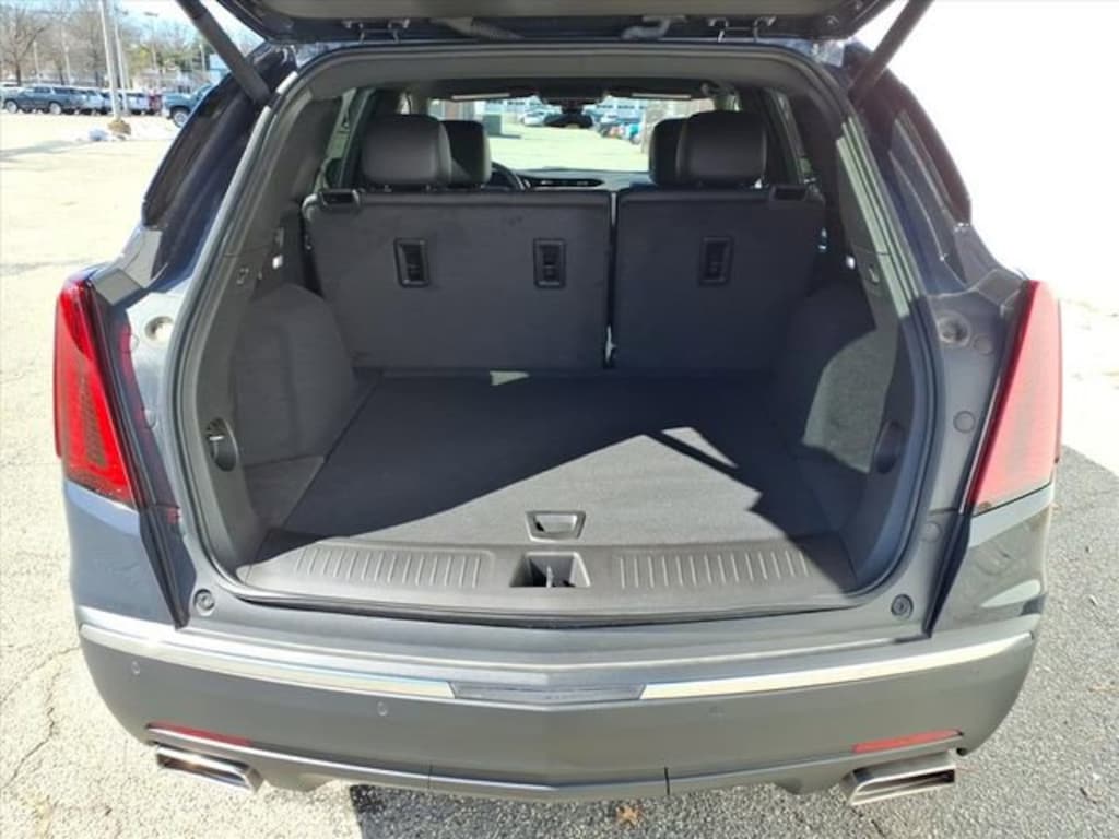 New 2025 CADILLAC XT5 Luxury SUV