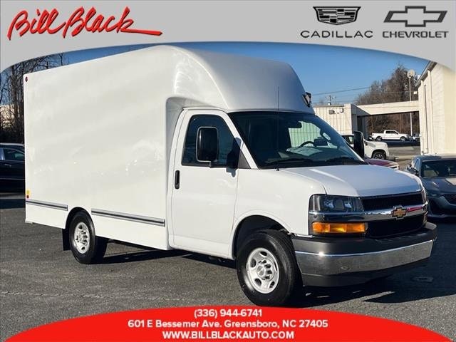 2024 Chevrolet Express Cutaway Base's photo