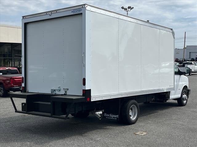 2025 Chevrolet Express Cutaway 3500 photo 3