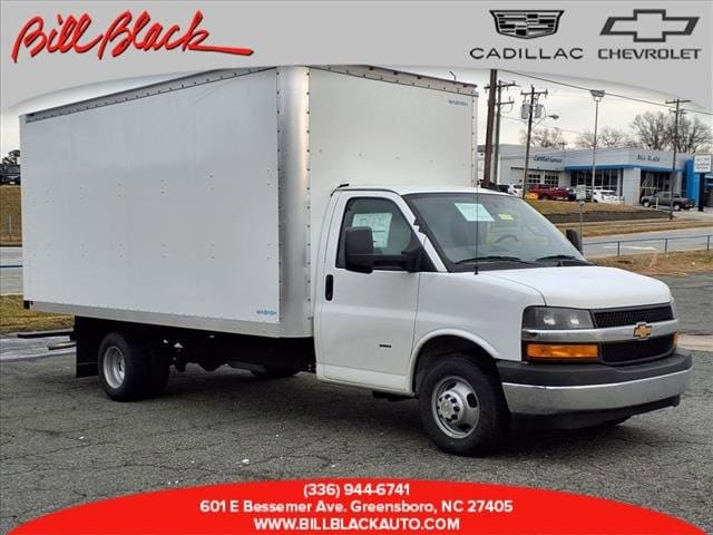 2025 Chevrolet Express Cutaway Base's photo