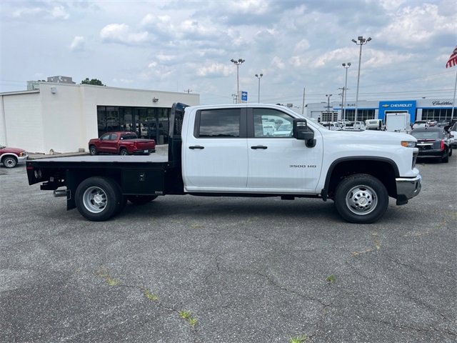 2025 Chevrolet Silverado 3500HD Work Truck photo 2