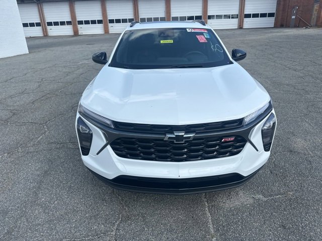 2025 Chevrolet Trax photo 3