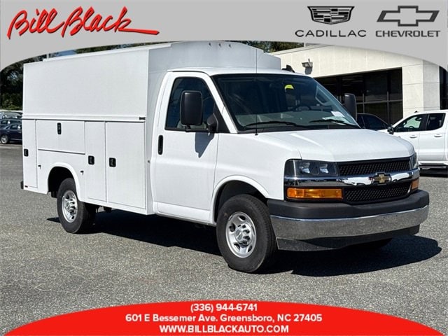 2025 Chevrolet Express Cutaway Base's photo