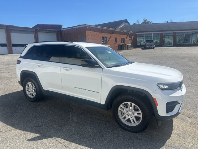 2023 Jeep Grand Cherokee Laredo photo 4