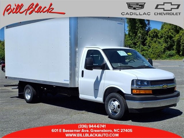 2025 Chevrolet Express Cutaway Base's photo