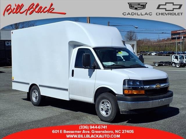 2025 Chevrolet Express Cutaway Base's photo