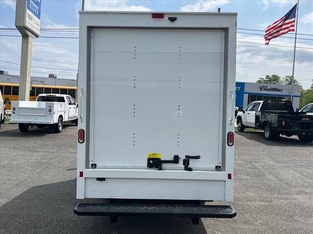 2025 Chevrolet Express Cutaway 3500 photo 4