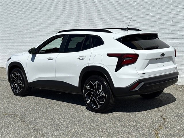 2025 Chevrolet Trax photo 3