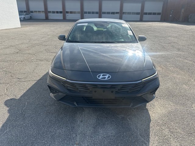 2024 Hyundai Elantra SE photo 3