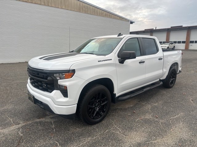 2023 Chevrolet Silverado 1500 Custom photo 2