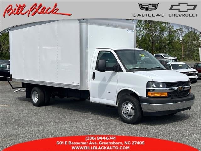 2025 Chevrolet Express Cutaway Base's photo