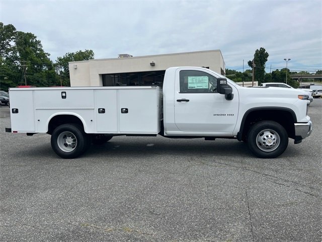 2025 Chevrolet Silverado 3500HD Work Truck photo 2