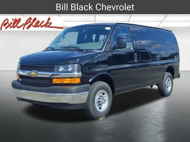 2026 Chevrolet Express 2500 Work Van HD's photo