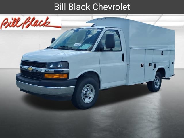 2026 Chevrolet Express Cutaway Base