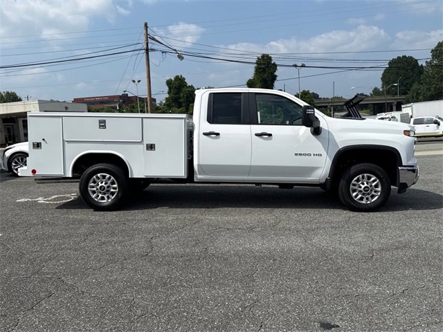 2025 Chevrolet Silverado 2500HD photo 2
