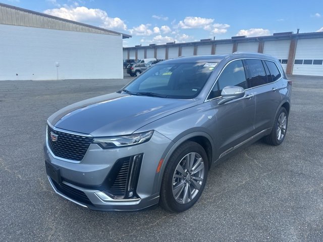 2025 Cadillac XT6 Premium Luxury photo 2