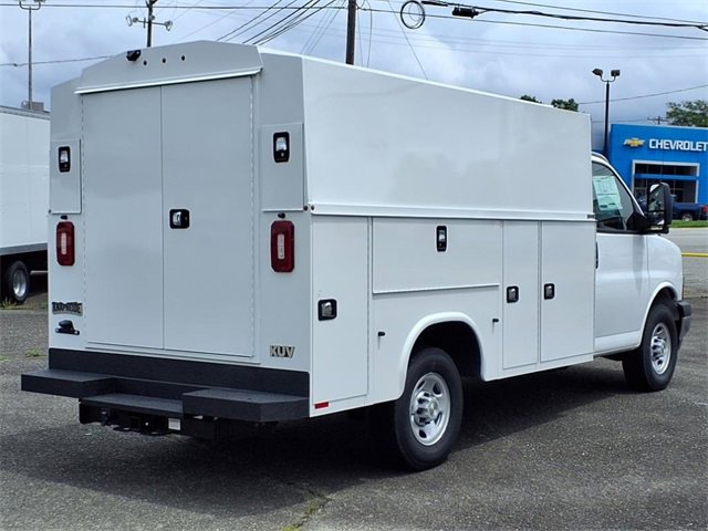 2025 Chevrolet Express Cutaway 3500 photo 3