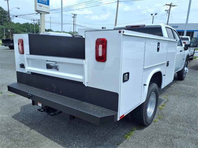 2025 Chevrolet Silverado 3500HD Work Truck photo 3
