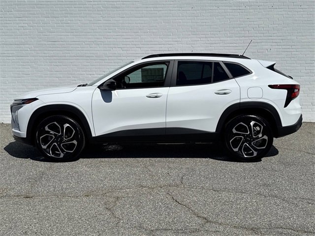 2025 Chevrolet Trax photo 2