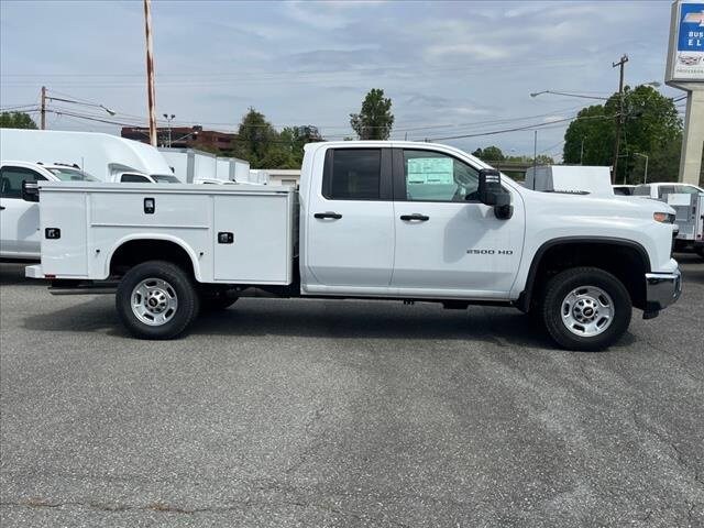 2025 Chevrolet Silverado 2500HD photo 2