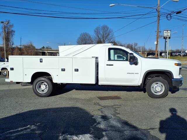 2025 Chevrolet Silverado 3500HD Work Truck photo 2