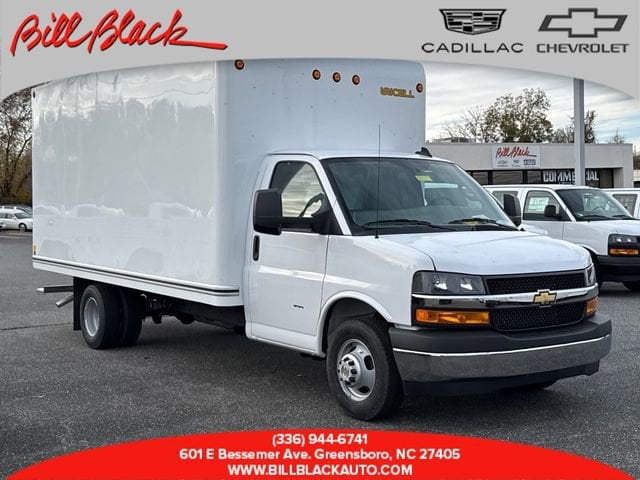 2025 Chevrolet Express Base's photo