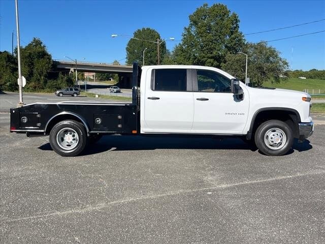 2024 Chevrolet Silverado 3500HD Work Truck photo 2