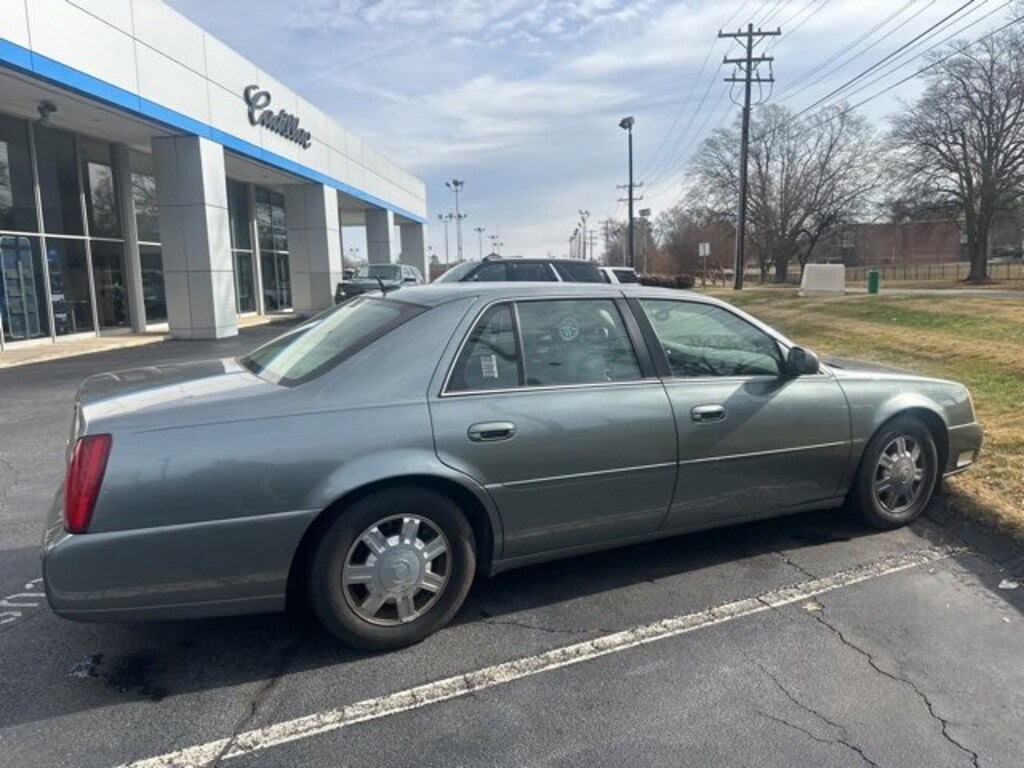 Used 2005 CADILLAC Deville Car