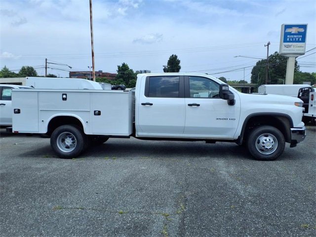 2025 Chevrolet Silverado 3500HD Work Truck photo 2
