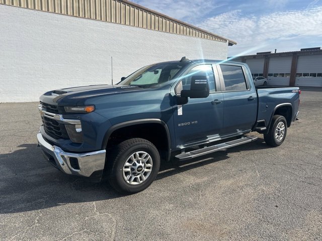 2024 Chevrolet Silverado 2500HD LT photo 2
